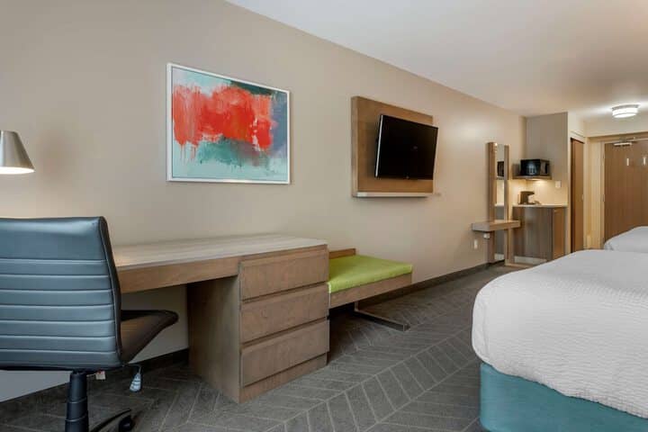Room 16 of 72