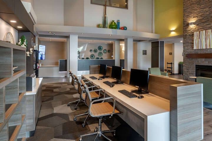Business Center 68 of 72